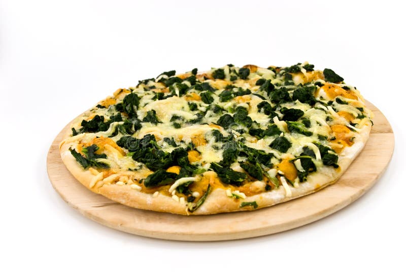 A spinach pizza with mozzarella cheese,spices