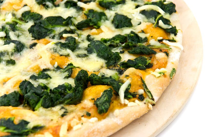 A spinach pizza with mozzarella cheese,spices