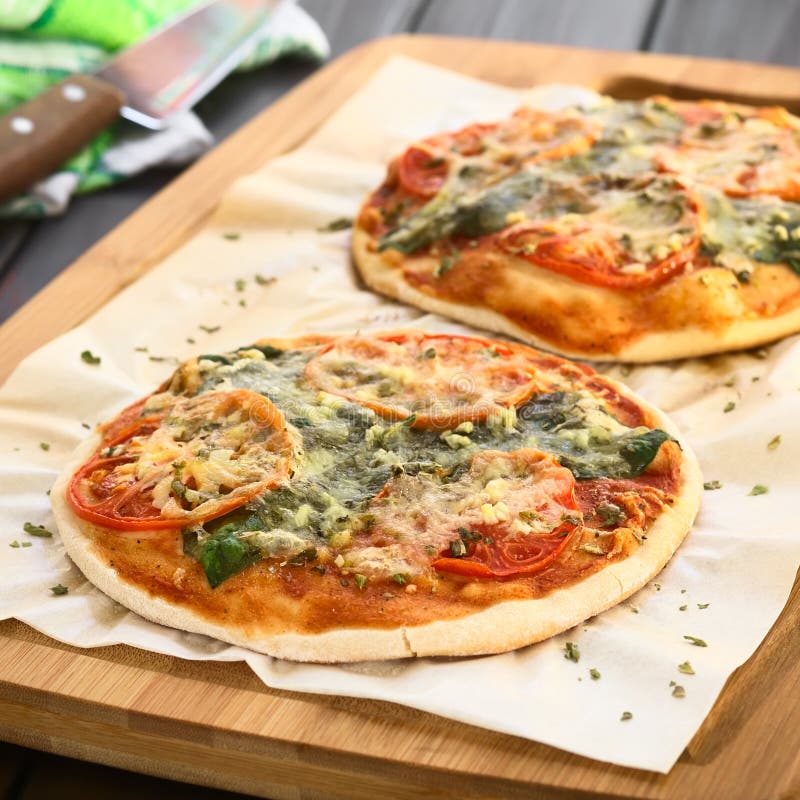Spinach and Tomato Pizza