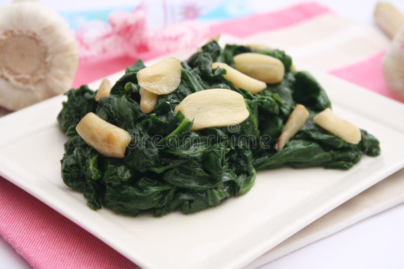 Spinat Mit Knoblauch Und Speck Stockbild - Bild von speck, knoblauch ... Spinat Mit Knoblauch Und Speck Stockbild - Bild von speck, knoblauch ...