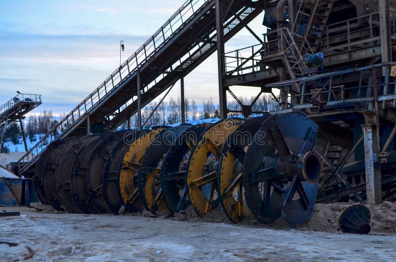 Spiral qualifier for classifying sand into fractions with simultaneous washing from clay. Conveyor Belt in mining quarry