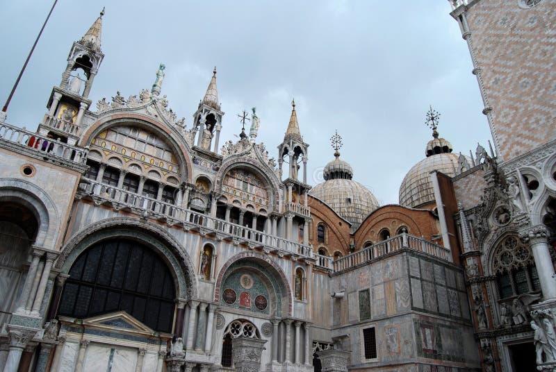 Spirali della chiesa di Venezia Italia fotografia stock Spirali della chiesa di Venezia Italia fotografia stock