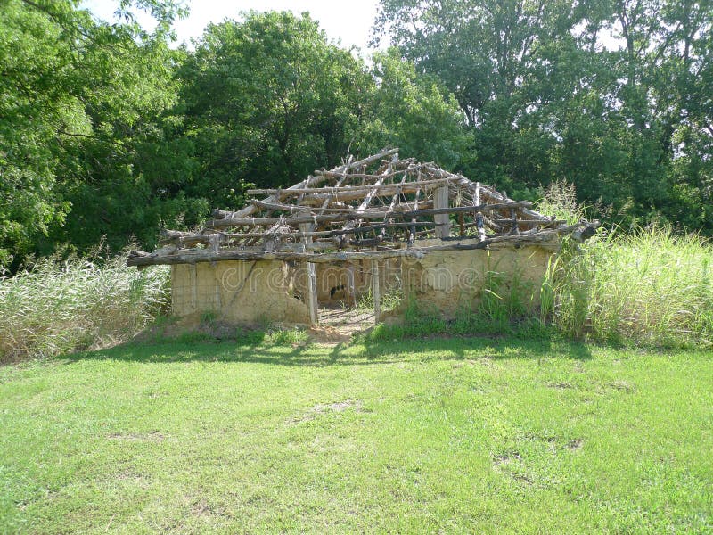 Spiro Mounds Archaeological Center replica of hut