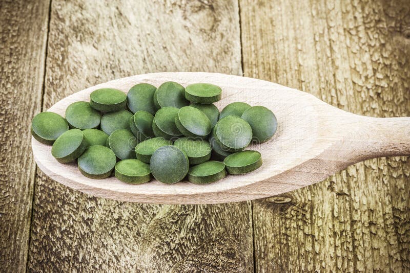 Spirulina chlorellatilläggpreventivpillerar fotografering för bildbyråer Spirulina chlorellatilläggpreventivpillerar fotografering för bildbyråer