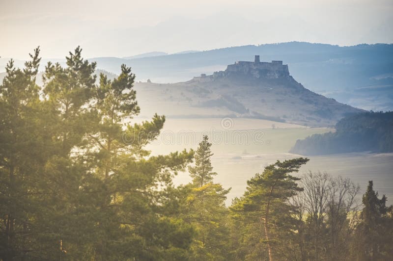 Spišský hrad, světové dědictví UNESCO. Slovensko. Západ slunce.