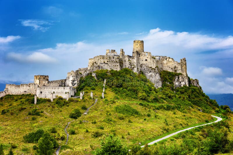 Spišský hrad spišský hrad v letním dni, středověká zřícenina, dědictví unesco, Slovensko, Evropa