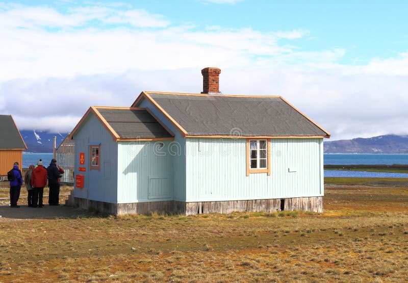 Spitsbergen: La oficina de correos más situada más al norte del ` s de Europa fotografía de archivo Spitsbergen: La oficina de correos más situada más al norte del ` s de Europa fotografía de archivo