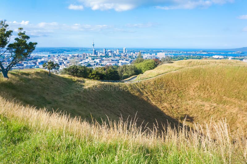 Spitze des Berg-Eden-Vulkans mit erstaunlicher Ansicht von Auckland stockfoto