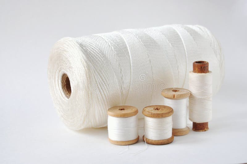 Spoelen van draadwit stock afbeelding Spoelen van draadwit stock afbeelding