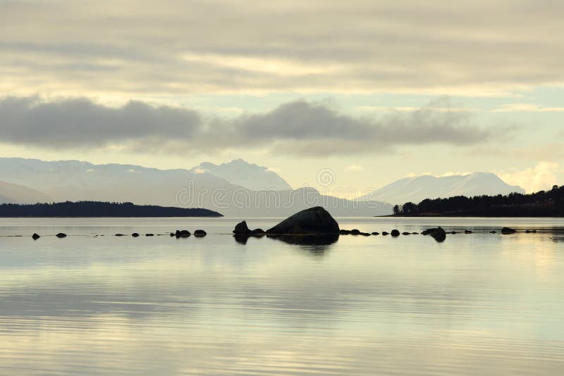Spokojny seascape Norweski fjord fotografia stock Spokojny seascape Norweski fjord fotografia stock