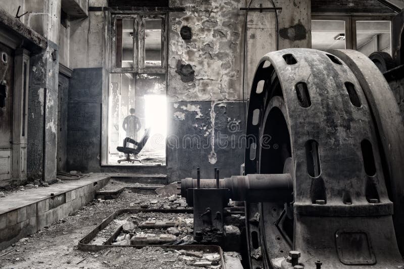 Spook in een verlaten fabriek