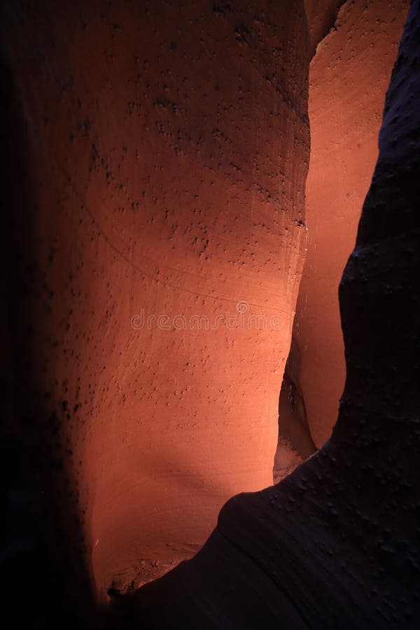 Spooky Slot Canyon, Hole in Rock Road, Grand Staircase Escalante National Monument, Garfield County, Utah imágenes de archivo libres de regalías Spooky Slot Canyon, Hole in Rock Road, Grand Staircase Escalante National Monument, Garfield County, Utah imágenes de archivo libres de regalías