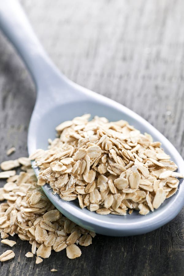Spoon of Uncooked Rolled Oats Stock Photo - Image of cook, flakes: 13993130