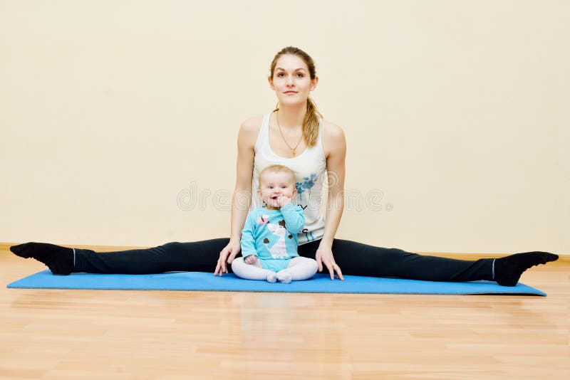 Sport mit Baby stockfoto. Bild von energie, mamma, schätzchen 73842346