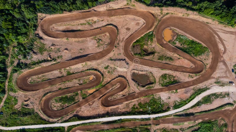 Pista de corrida de motocross em circuito de terra, vista aérea de drone.,  Banco de Video - Envato Elements