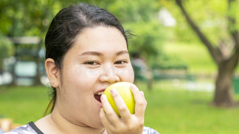 The fat girl and the mango