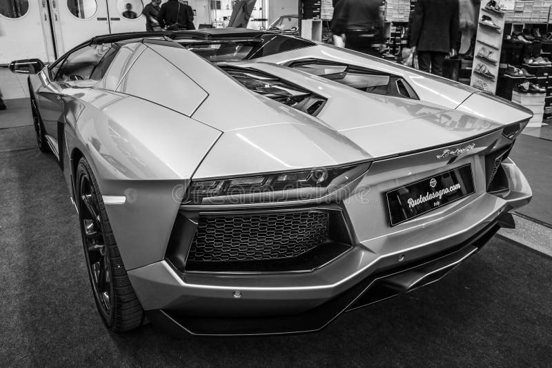 Sporta samochód Lamborghini Aventador LP 700-4, 2014 obrazy stock Sporta samochód Lamborghini Aventador LP 700-4, 2014 obrazy stock