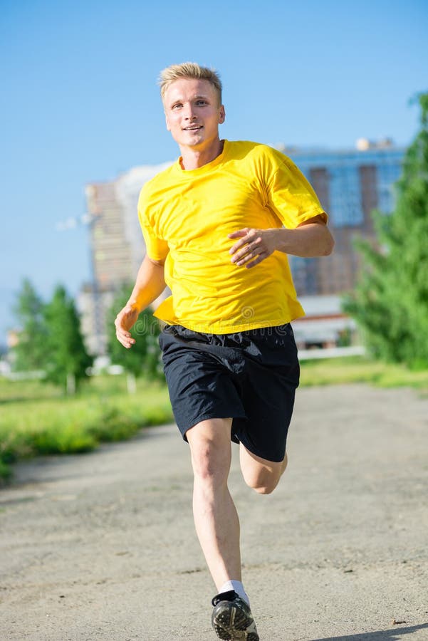 Sportieve mensenjogging in het park van de stadsstraat Openlucht Geschiktheid stock afbeeldingen Sportieve mensenjogging in het park van de stadsstraat Openlucht Geschiktheid stock afbeeldingen