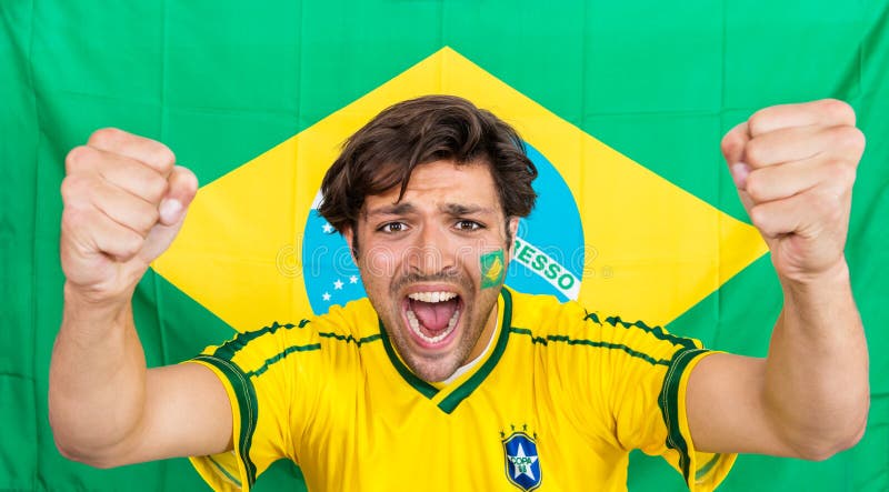Sportiv de succes care strigă după steagul brazilian stock photography