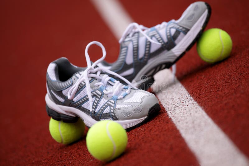 Sports shoes for tennis