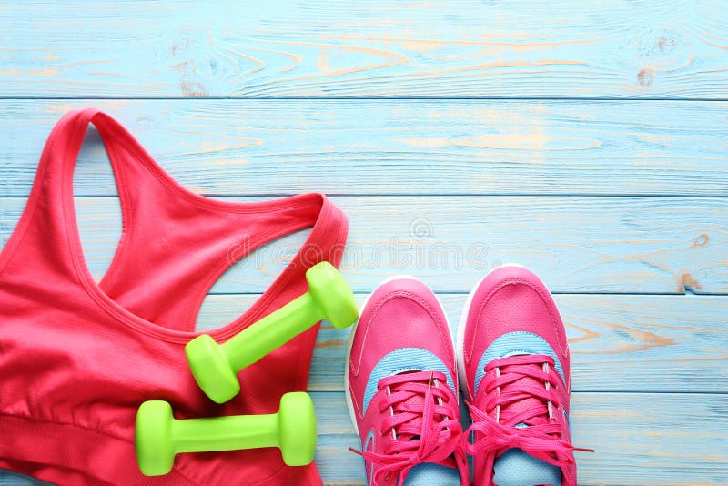 Sportschuhe mit Dummköpfen lizenzfreie stockbilder Sportschuhe mit Dummköpfen lizenzfreie stockbilder