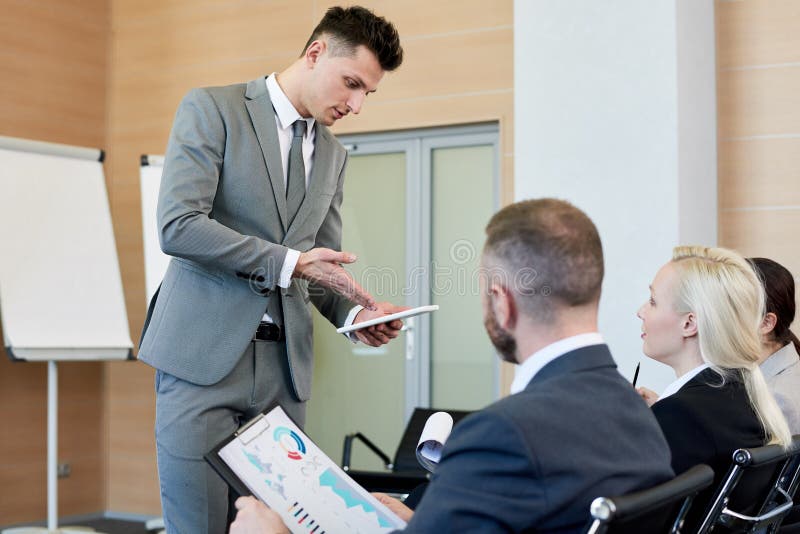 Spotkanie Grupowe w Biznesowej firmie zdjęcia stock Spotkanie Grupowe w Biznesowej firmie zdjęcia stock