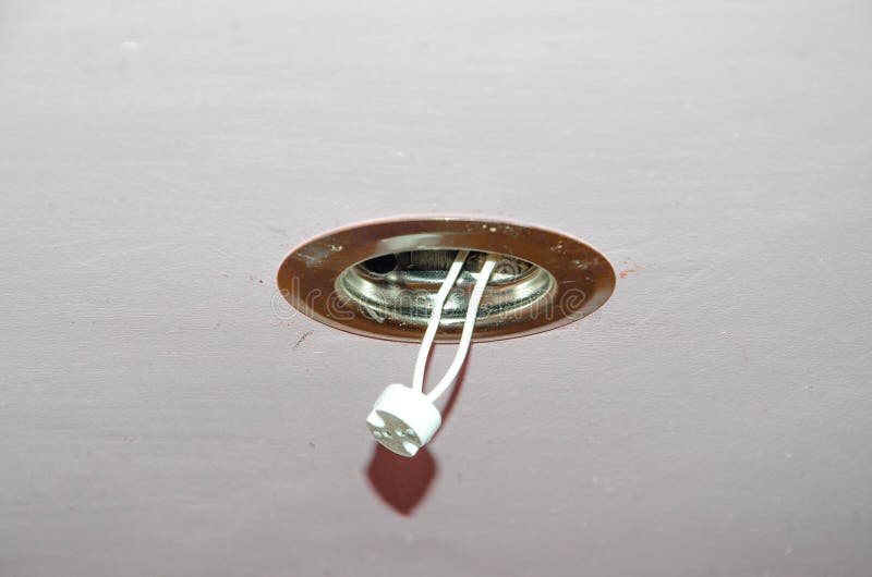 Spotlight in Drywall. Cartridge Base E5.3. Wires in the Ceiling. Poor