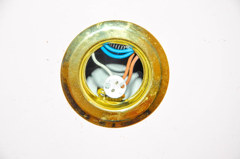 Spotlight in Drywall. Cartridge Base E5.3. Wires in the Ceiling. Poor