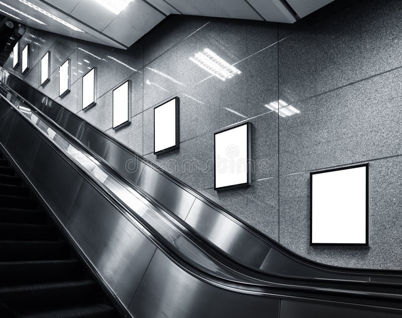 Spott herauf Plakatschablone Anzeigen-Medienanzeige in der U-Bahnstation stockfotos Spott herauf Plakatschablone Anzeigen-Medienanzeige in der U-Bahnstation stockfotos