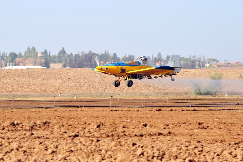 556 Airplane Chemical Spray Stock Photos Free & RoyaltyFree Stock Photos from Dreamstime