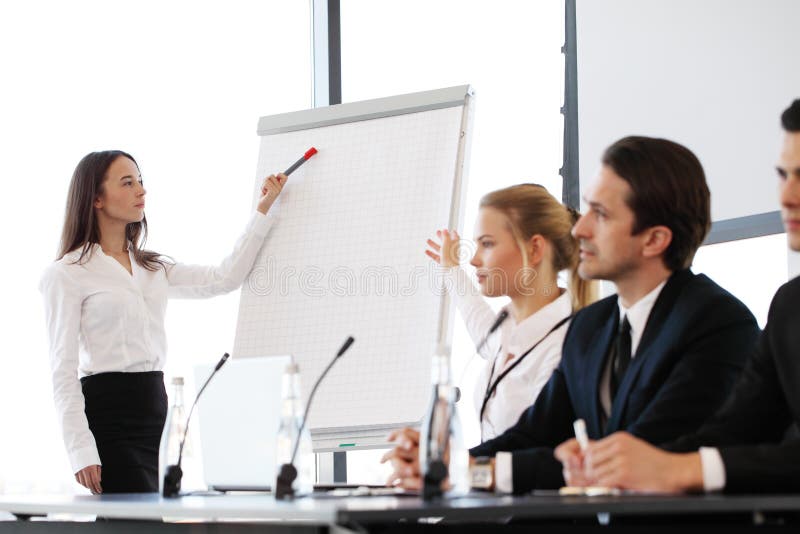 Sprecher beim Geschäftstreffen lizenzfreie stockfotografie Sprecher beim Geschäftstreffen lizenzfreie stockfotografie