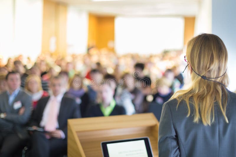 Spreker bij Bedrijfsconferentie en Presentatie stock afbeelding Spreker bij Bedrijfsconferentie en Presentatie stock afbeelding