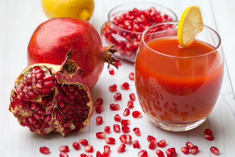 Spremuta fresca del melograno immagini stock
