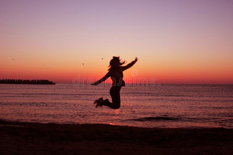 Springend meisje - silhouet stock afbeelding