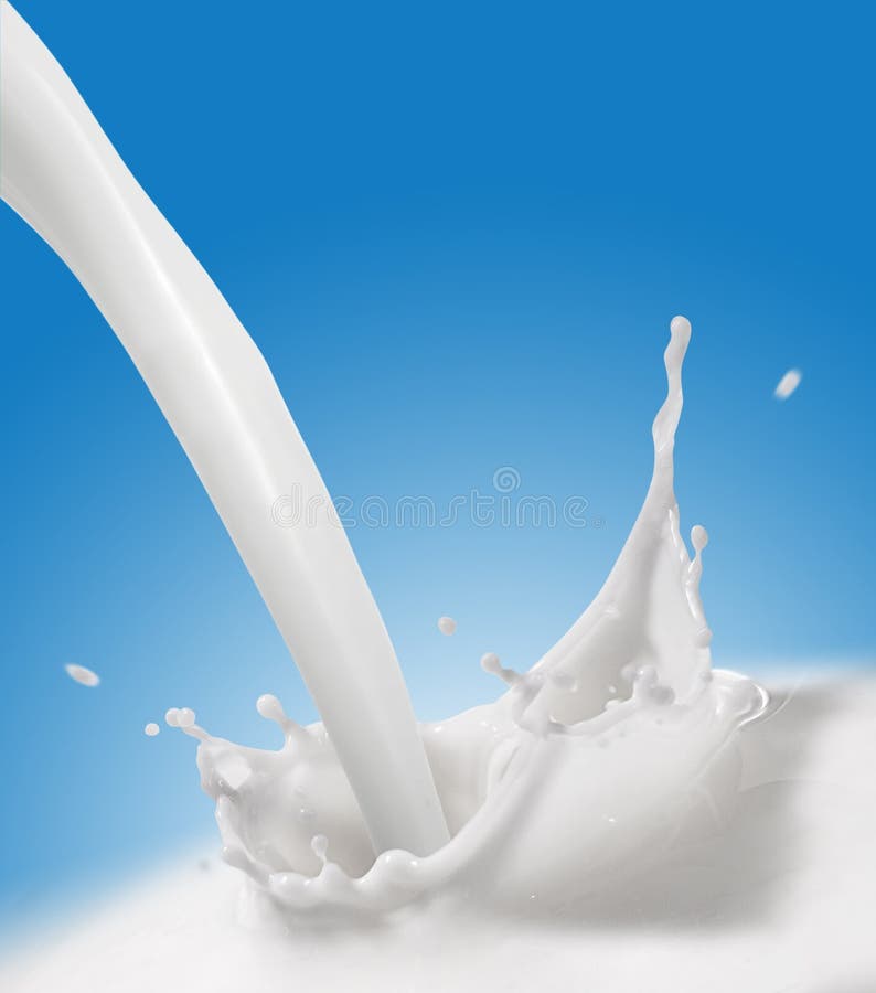 Spruzzata di versamento del latte immagini stock libere da diritti Spruzzata di versamento del latte immagini stock libere da diritti