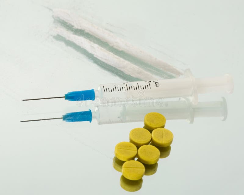 Spuit, tablet en poeder van drug royalty-vrije stock afbeelding Spuit, tablet en poeder van drug royalty-vrije stock afbeelding