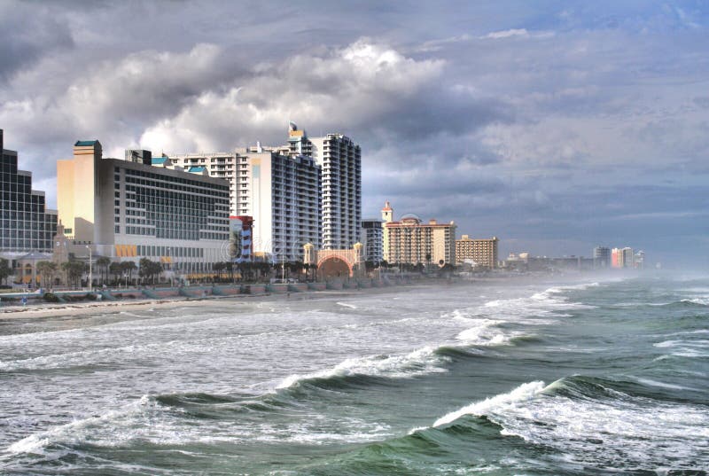 Spuma e orizzonte della Daytona Beach immagini stock libere da diritti Spuma e orizzonte della Daytona Beach immagini stock libere da diritti