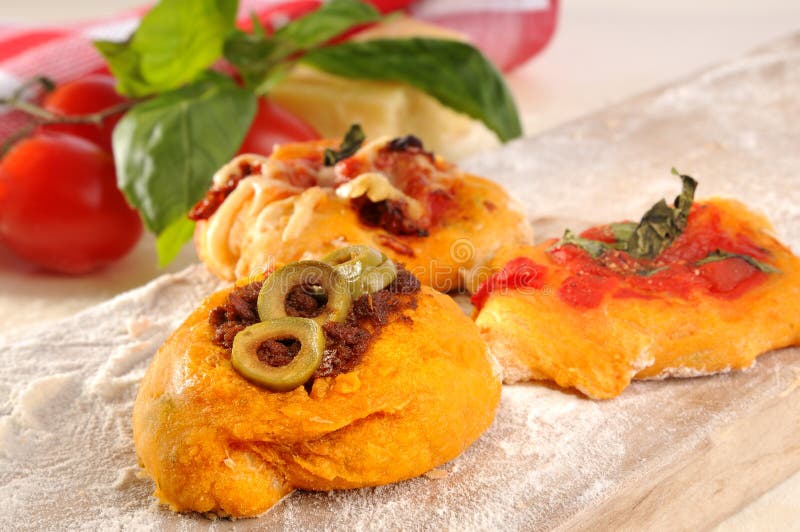 Spuntino cotto della pizza fotografia stock. Immagine di pizza 17734552