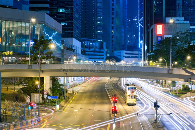 Spårvagn för Hong Kong dubblettdäck på natten