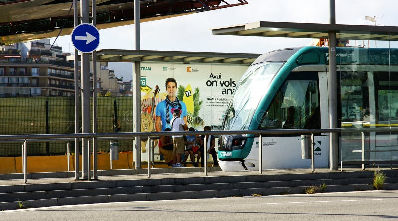 Spårvagnstopp på Les härligheter i Barcelona arkivbild Spårvagnstopp på Les härligheter i Barcelona arkivbild