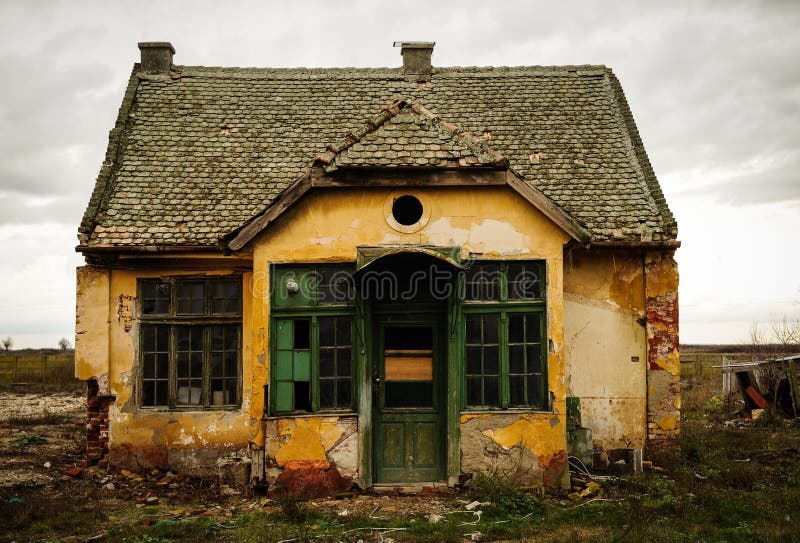 spöklikt spökat hus royaltyfri fotografi spöklikt spökat hus royaltyfri fotografi