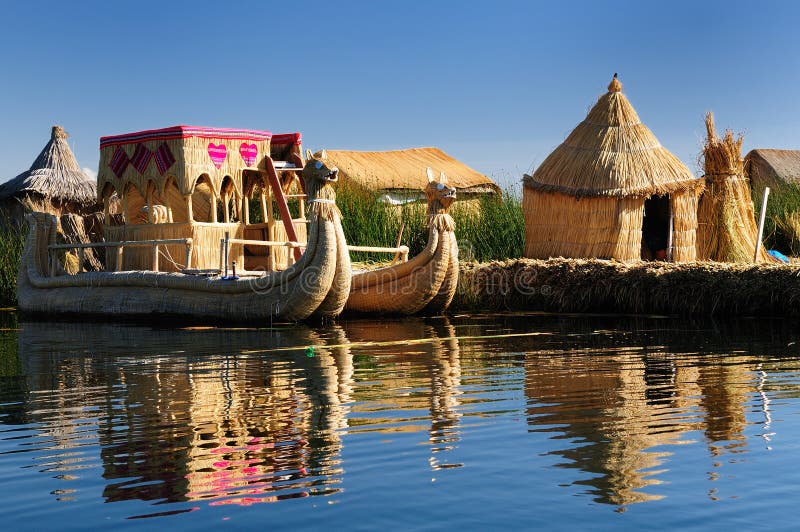 Spławowych wysp jeziorni Peru titicaca uros obrazy stock