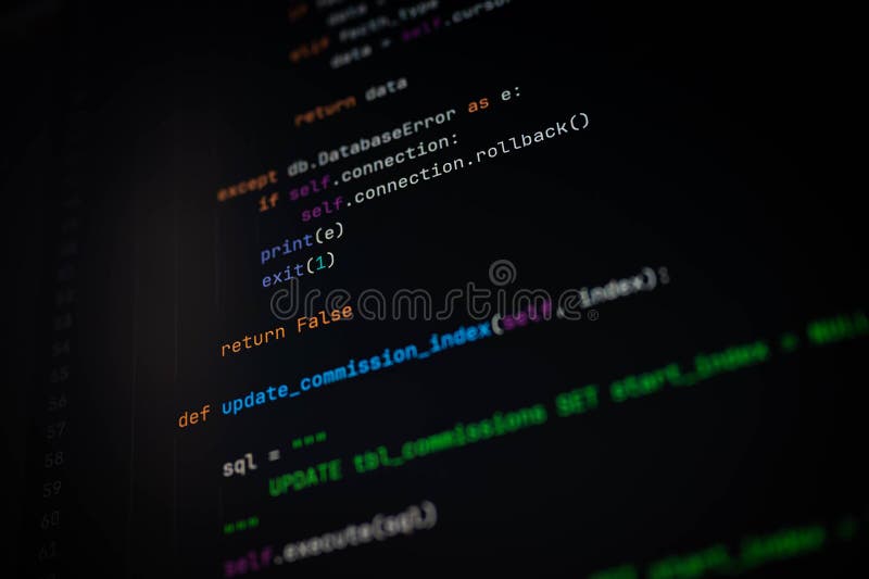 SQL 업데이트 함수와 롤백 및 종료 명령어를 사용한 데이터베이스 오류 처리가 포함된 Python 코드의 클로즈업. 백엔드 개발, 데이터 엔지니어링 및 보안 코딩 시각 자료에 적합.