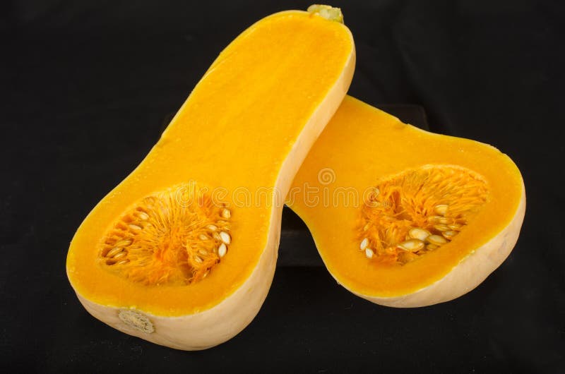 Squash de arahide tăiat în jumătate royalty free stock image
