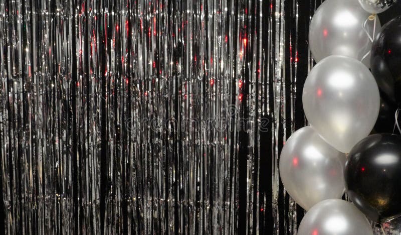 Srebny świąteczny tło z balonami iluminującymi barwionymi lampionami obraz stock Srebny świąteczny tło z balonami iluminującymi barwionymi lampionami obraz stock