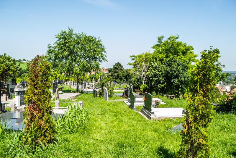 Sremski Karlovci, Serbien - 12. Juni 2019: Kapelle James der Apostel in Sremski Karlovci nahe der Stadt von Novi Sad lizenzfreies stockbild Sremski Karlovci, Serbien - 12. Juni 2019: Kapelle James der Apostel in Sremski Karlovci nahe der Stadt von Novi Sad lizenzfreies stockbild