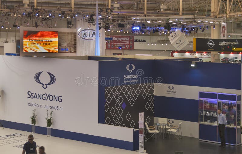 Ssangyong bås på den internationella motoriska showen arkivfoton