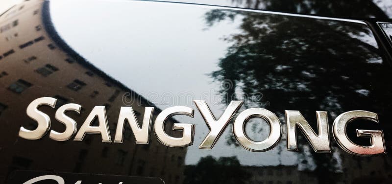 Ssangyong motorsymbol arkivfoton