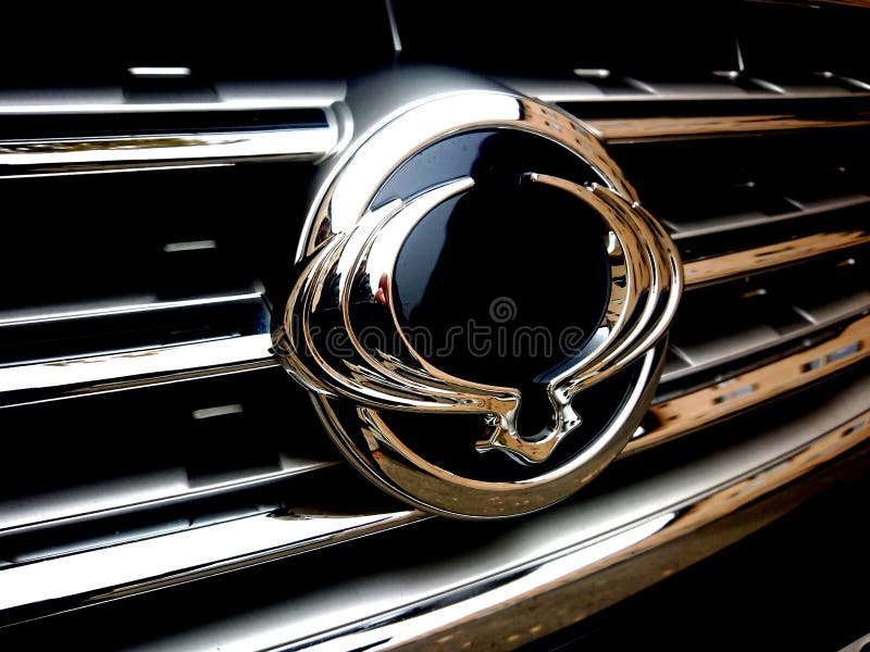 Ssangyong motorsymbol. Berlin Tyskland - November 5, 2018: Ssangyong emblem Ssangyong Motor Company dotterbolag av det indiska multinationella företaget Mahindra