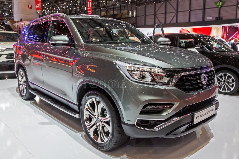 Ssangyong Rexton-bilen vid det 89:e internationella motorshowen i Genève Genève, Schweiz - 6 mars 2019 royaltyfri bild